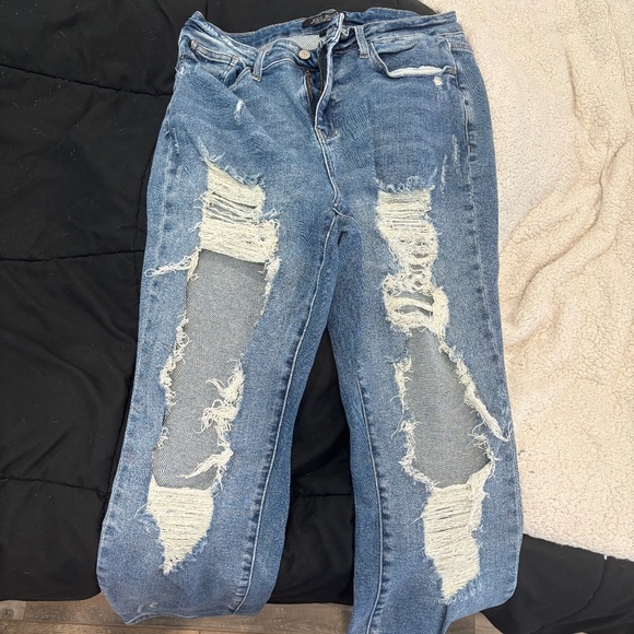 Judy Blue- Super Distressed straight leg jeans - Picture 1 of 5